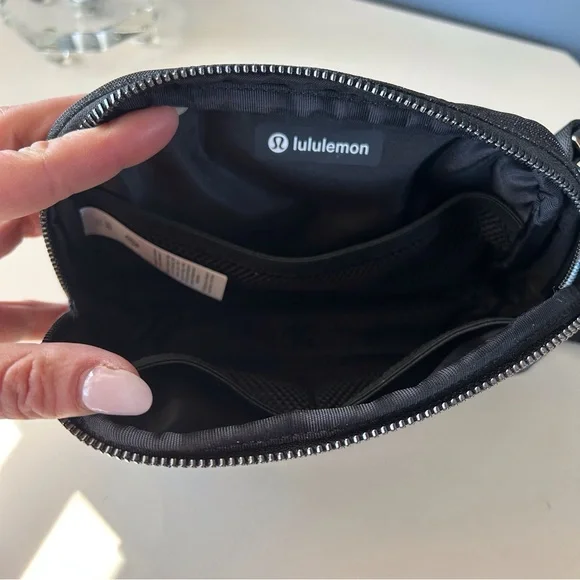 Lulu Lemon Everywhere Glitter Black 1L Belt Bag - Picture 8 of 10